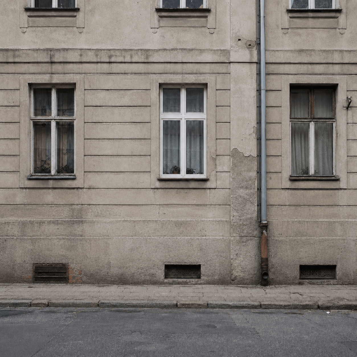 Historická fasáda po odstránení grafitov v Bratislave